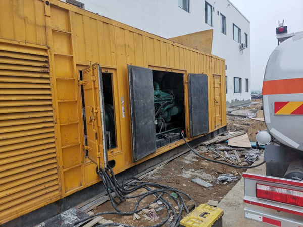 海宁如何在发电机出租合同中约定设备的维修和保养责任？